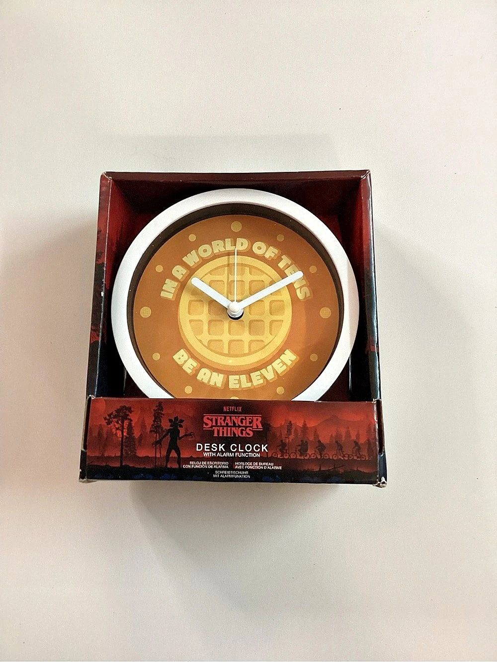 New Official Stranger Things “ Be An Eleven” Desk Clock Waffle Themed25